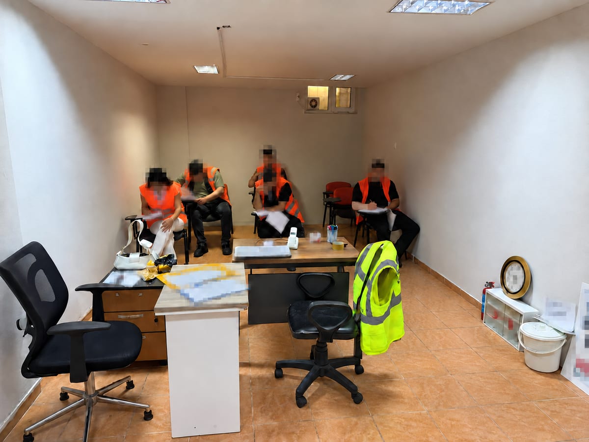 İstanbul Anadolu Yakası'nda düzenlenen MYK sınavından anonimleştirilmiş salon görünümü